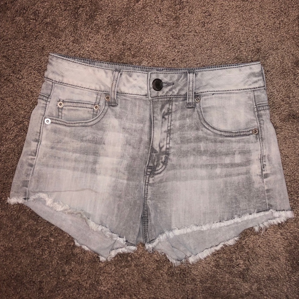 AE HIGH-WAISTED GREY DENIM SHORTS